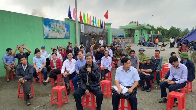Hà[-]Tĩnh:[-]Người[-]dân[-]tiếp[-]tục[-]chặn[-]cổng[-]phản[-]đối[-]nhà[-]máy[-]rác